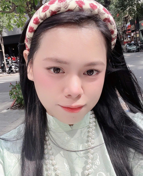 Chị My nhân viên  văn phòng